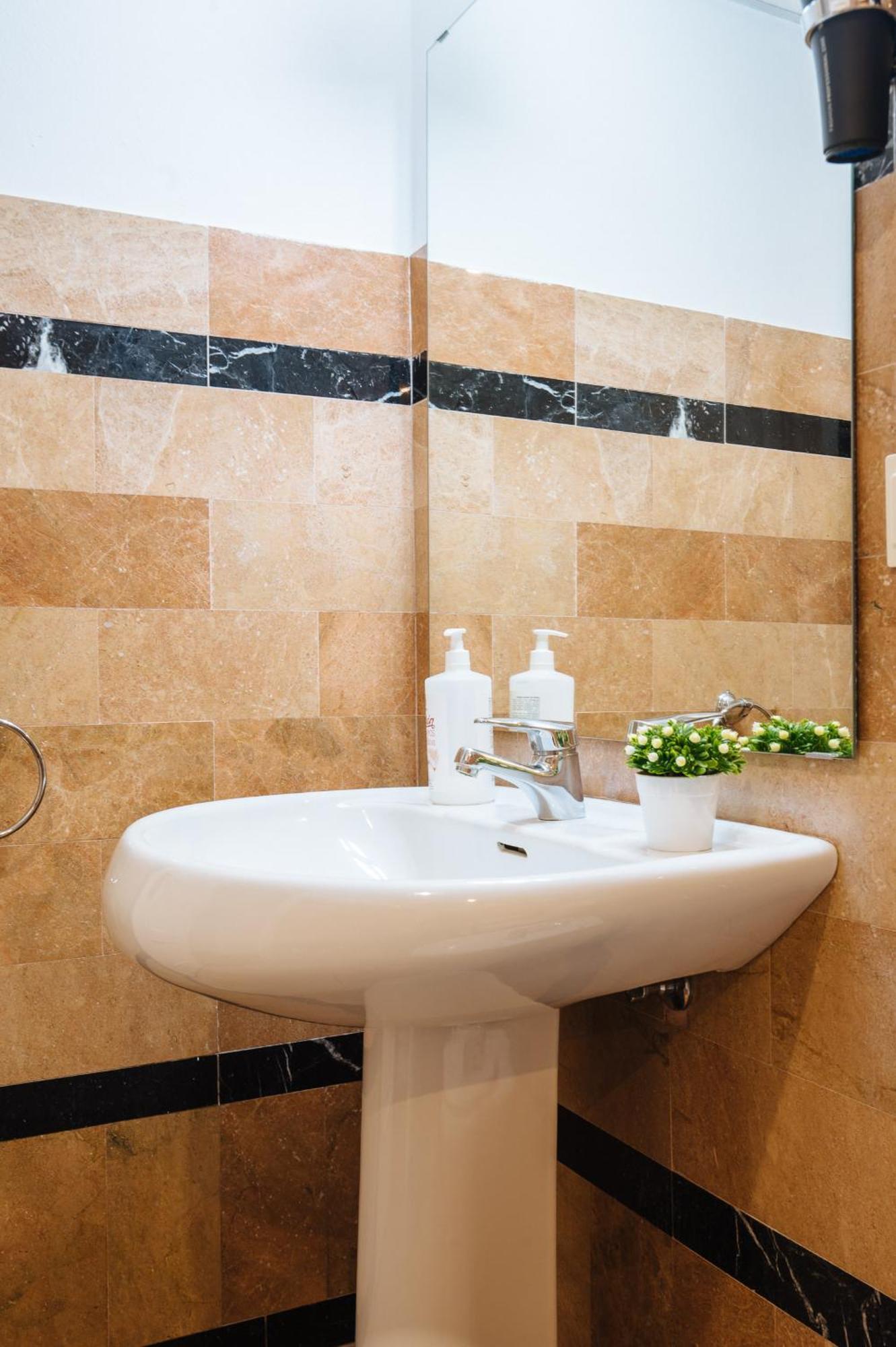 Novalia Home Suite Σεβίλλη Εξωτερικό φωτογραφία